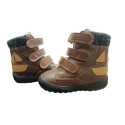 Normál  szőrmés bakancs barna hajós   méret : 24