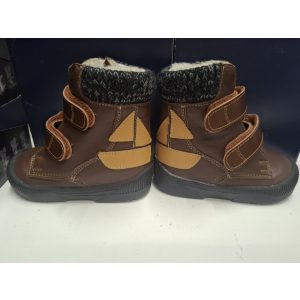 S27hajos  díszítéssel  BARNA SZUPINALT nubuk  szőrmés  fiú   bakancs  , méret  22