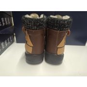 S27hajos  díszítéssel  BARNA SZUPINALT nubuk  szőrmés  fiú   bakancs  , méret  22