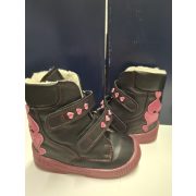 S27szív   díszítéssel  fekete   box szőrmés  lány  SZUPINALT bakancs  , méret 24