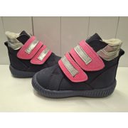 Z23  kek pink ezüst  box szőrmés     bakancs  , méret  27 