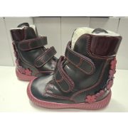 Z27fv díszítéssel fekete  box szőrmés  lány  bakancs  , méret  22, 24, 26