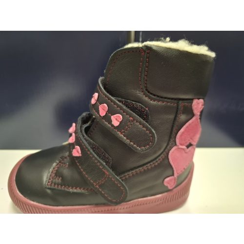 Z27szív   díszítéssel  fekete   box szőrmés  lány  normál bakancs  , méret 25